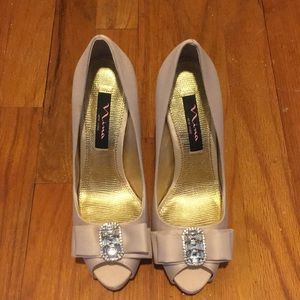 Sz 7M Hardly worn Nina heels